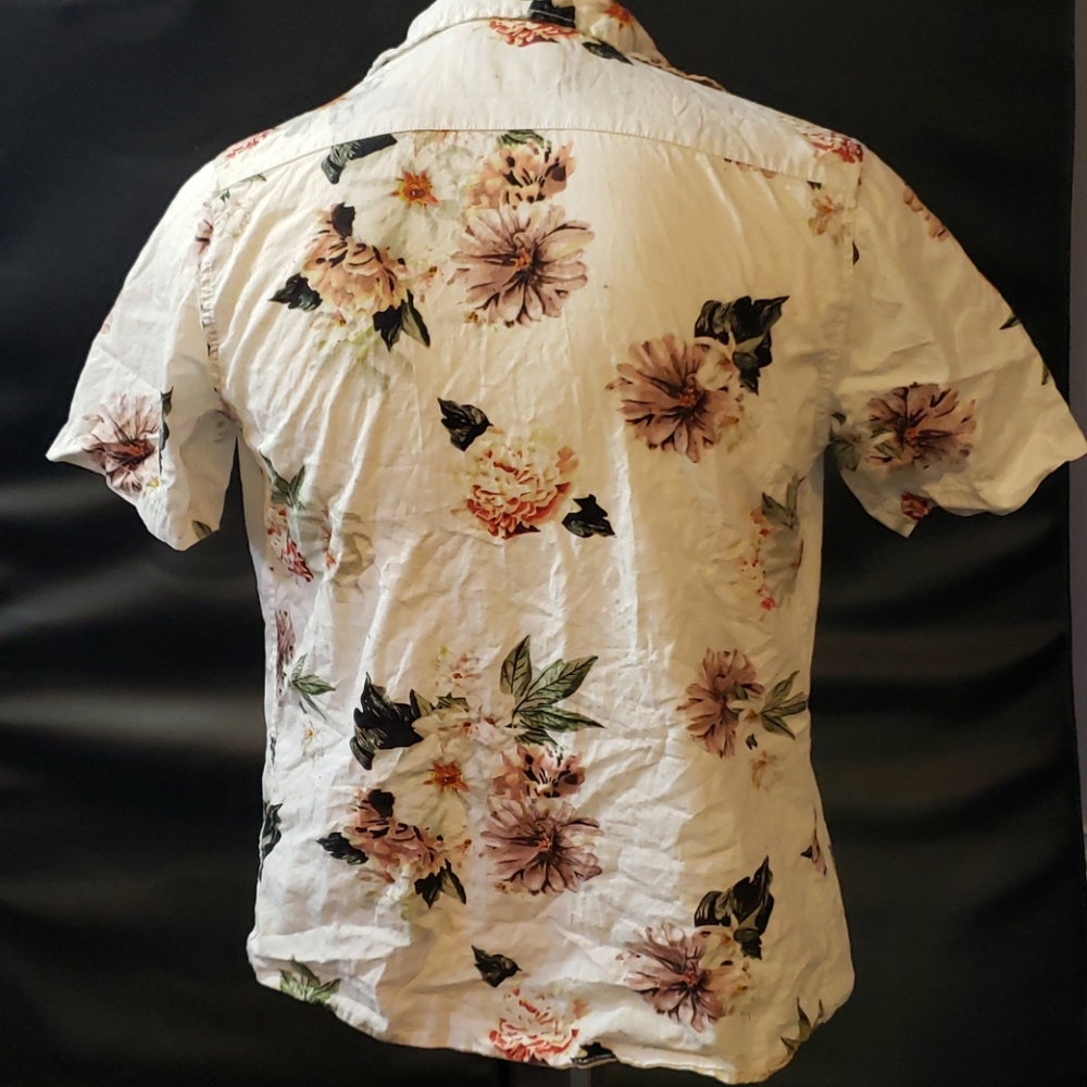 Floral button up - Picture 2 of 3